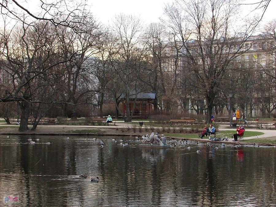 Staw w Ogrodzie Krasińskich