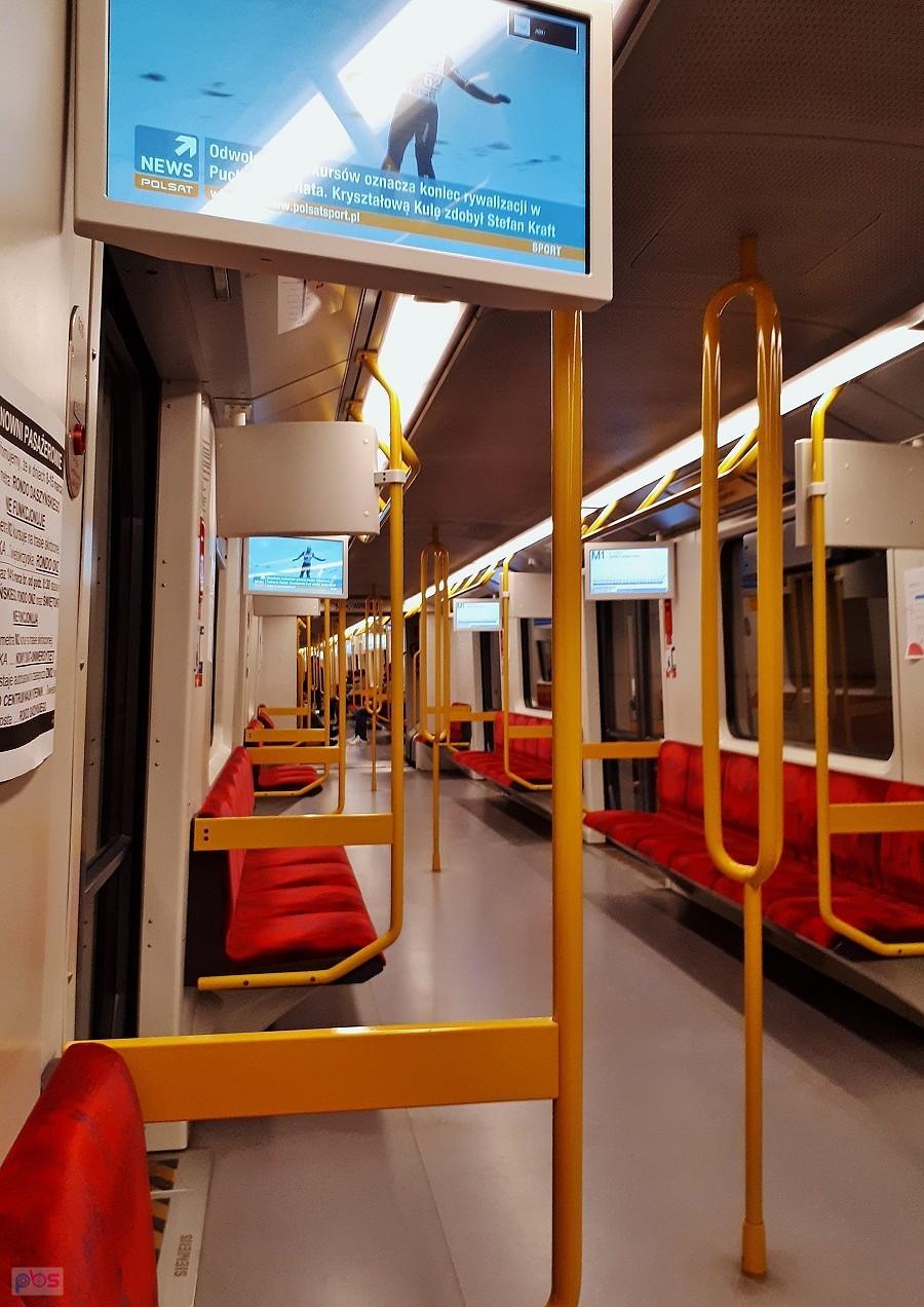 Popołudniowe dzisiejsze metro - pusto