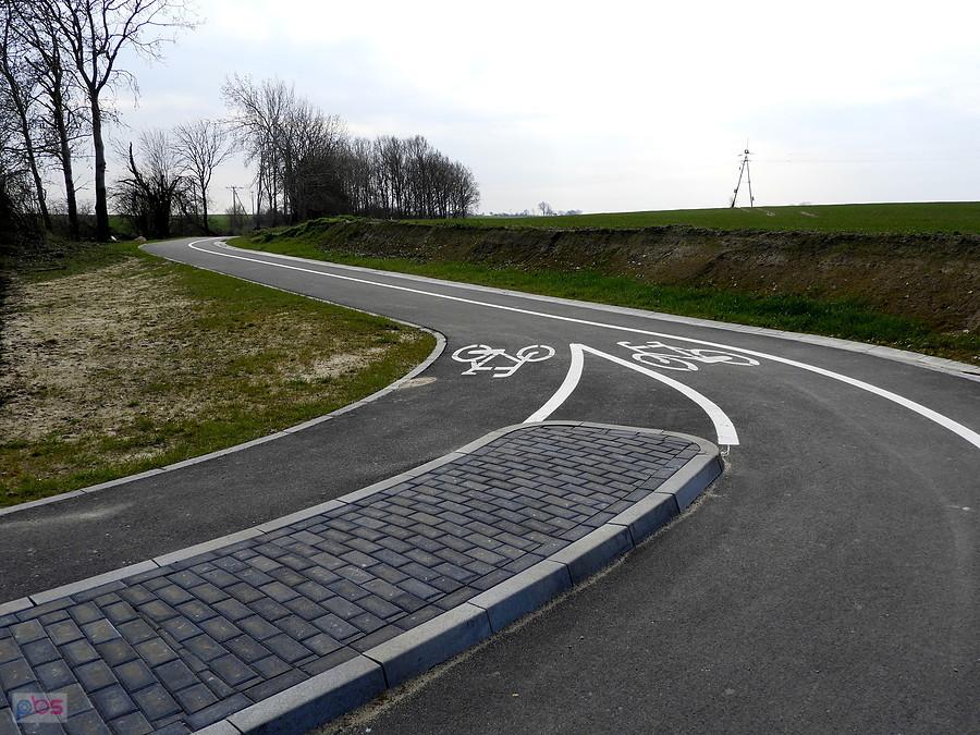 Ścieżka rowerowa pod Kołbaskowem.
