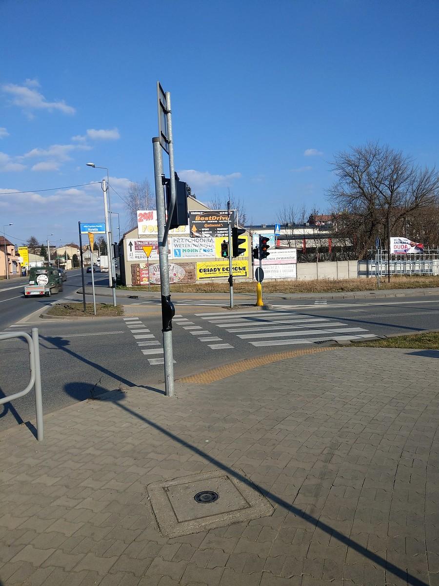 Usunęli by te zbędne przełączniki zamiast je zasłaniać