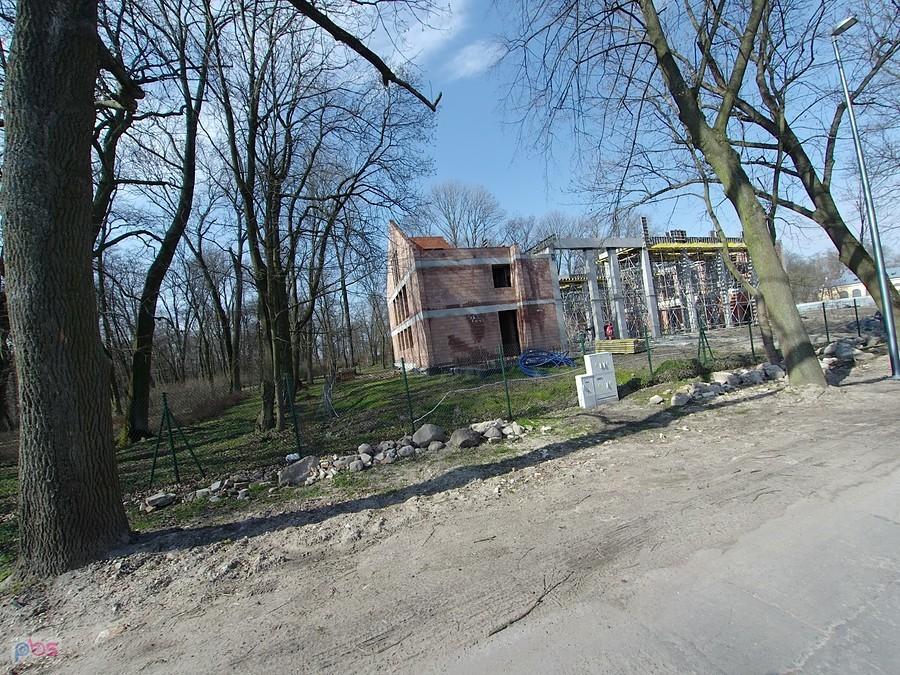 Młochów, budynek w budowie