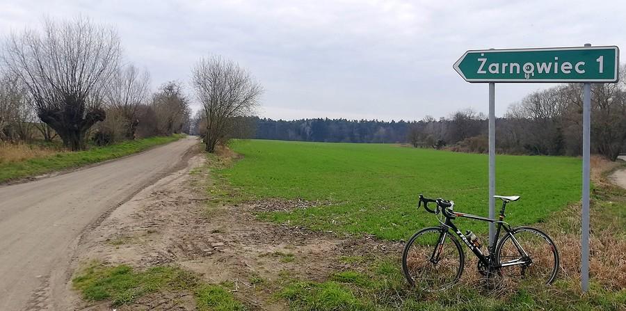 Sołtys zwinął asfalt na czas pandemii :)