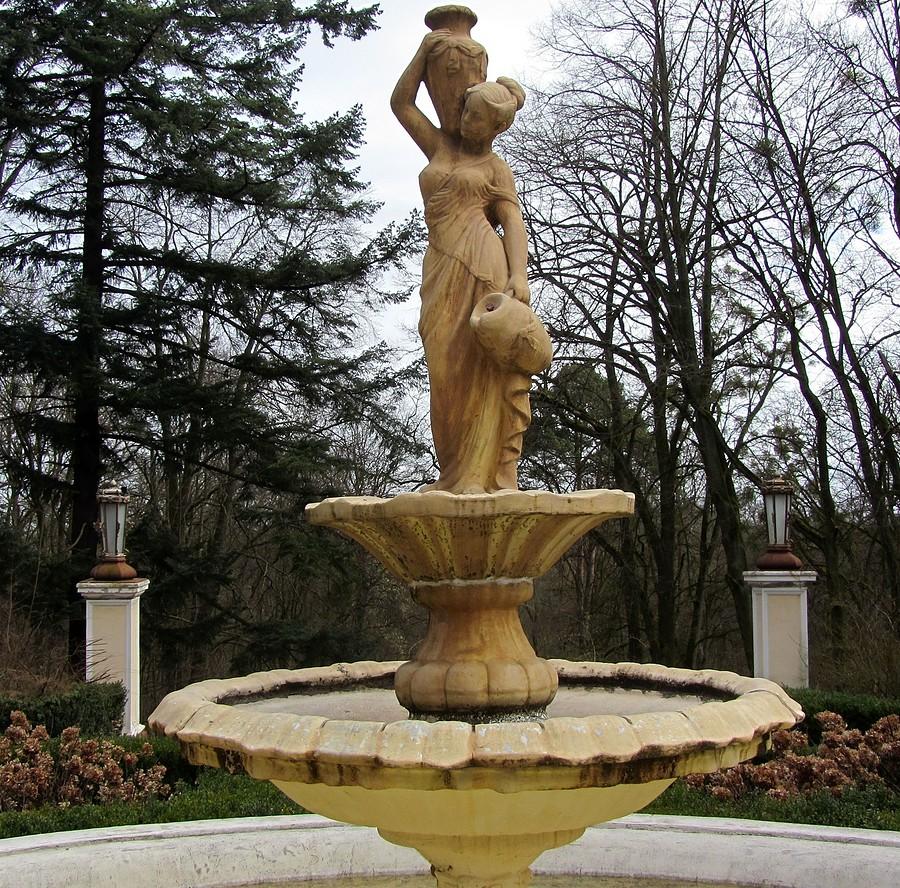 Rzeżba, zbliżenie - Pałac Biedrusko