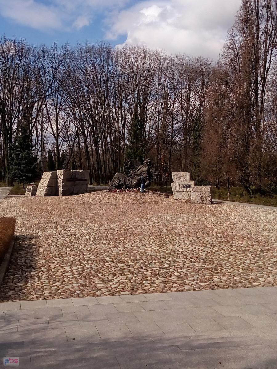 Polegli-Niepokonani