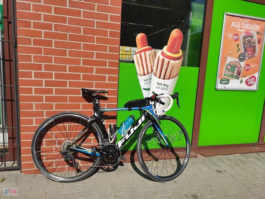 Rower przy żabce. Niby tak blisko, a tak daleko :D