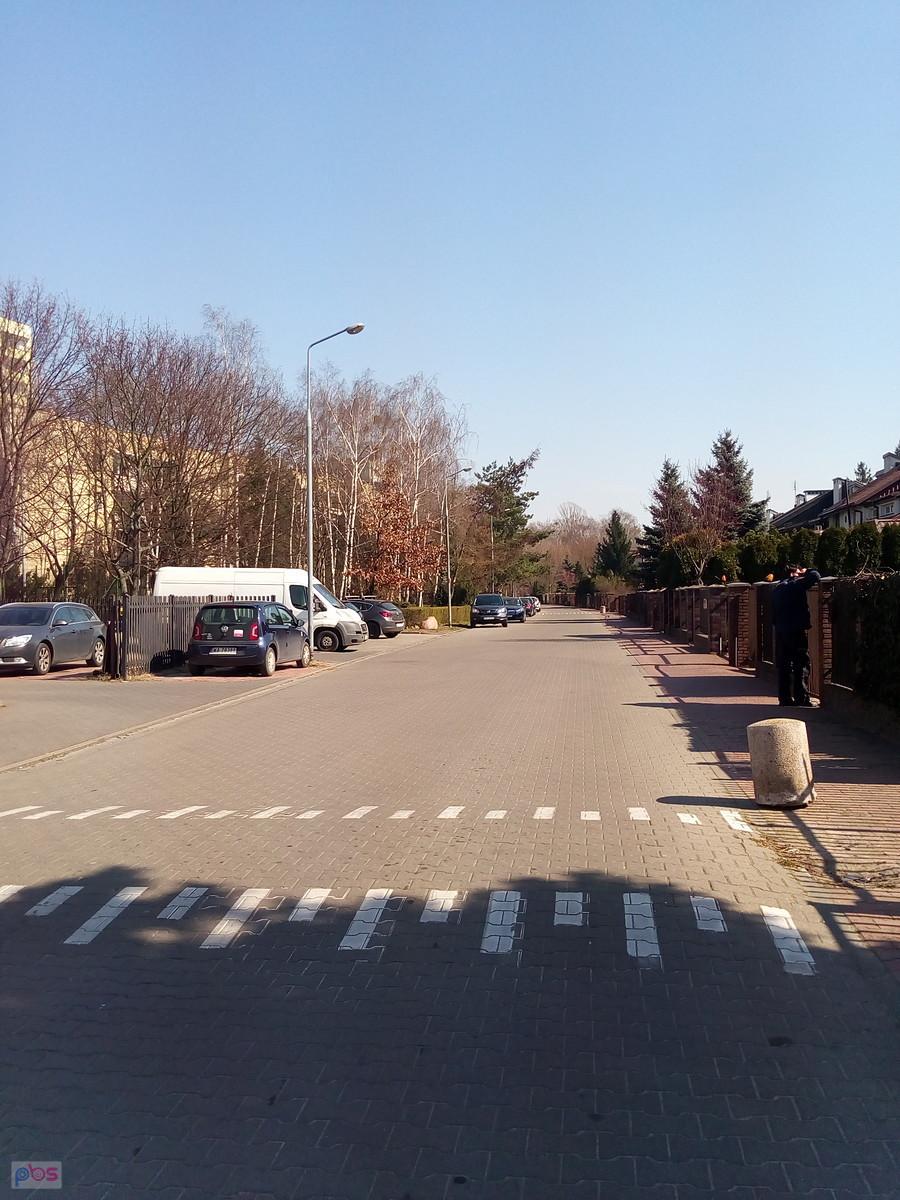 Ulica Rosy Bailly, tu znalazłam otwartą pasmanterię