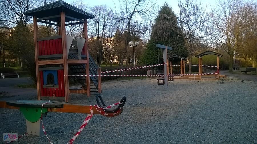 Plac zabaw dla dzieci przy promenadzie