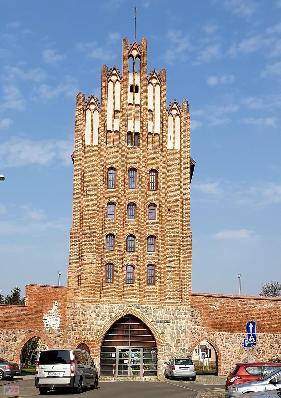 GOLENIÓW (niem.Gollnow) Brama Wolińska z XV w.