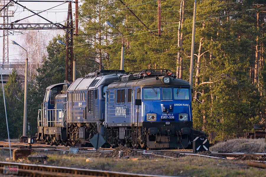 EU07-536, M62-1293 i SM42-2223 odstawione na żeberku stacji Częstochowa Mirów