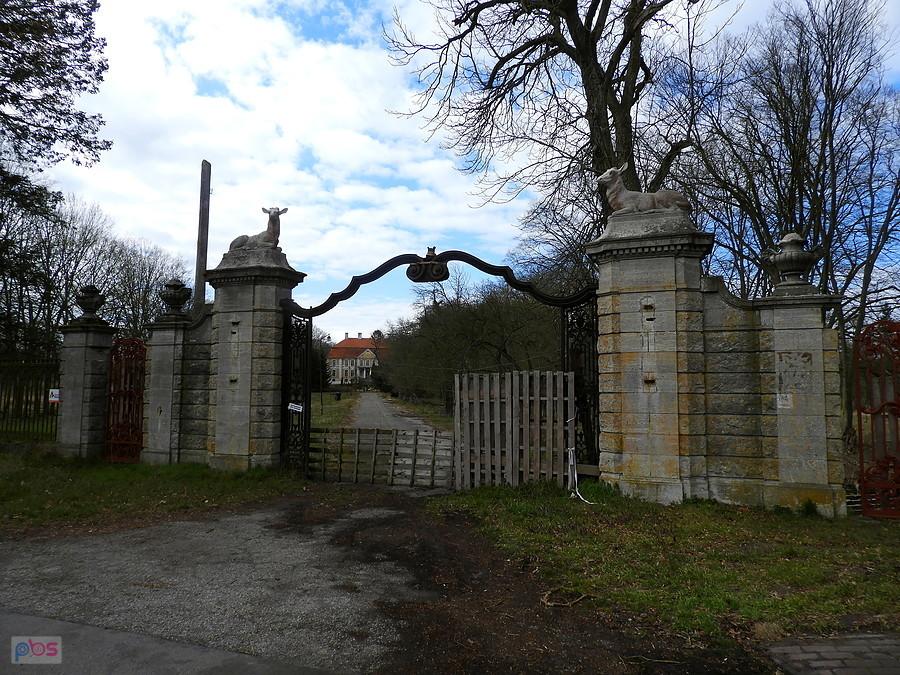 Kiedyś efektowna brama wejściowa do pałacu rodu Ramin.
