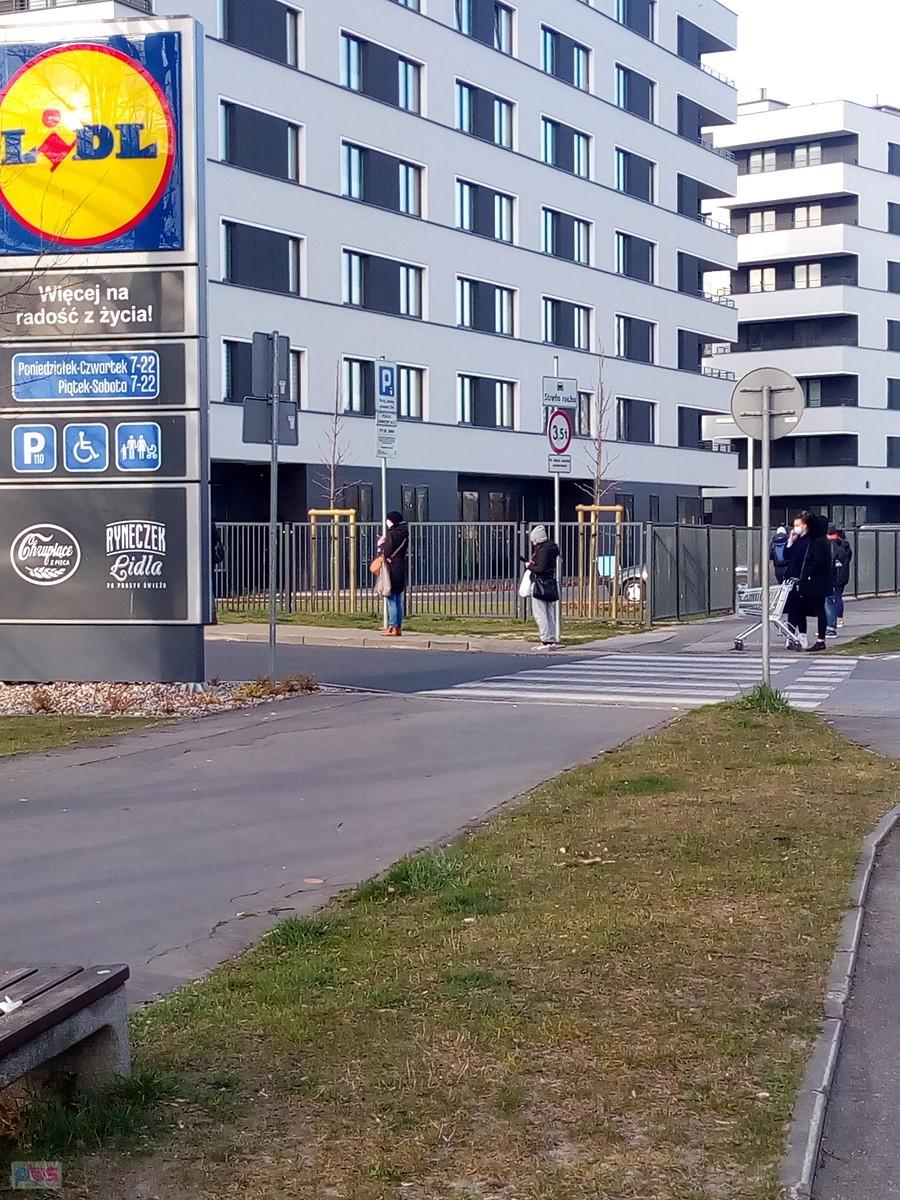 Tutaj podobnie... trzeba zabierać ze sobą składane taborety