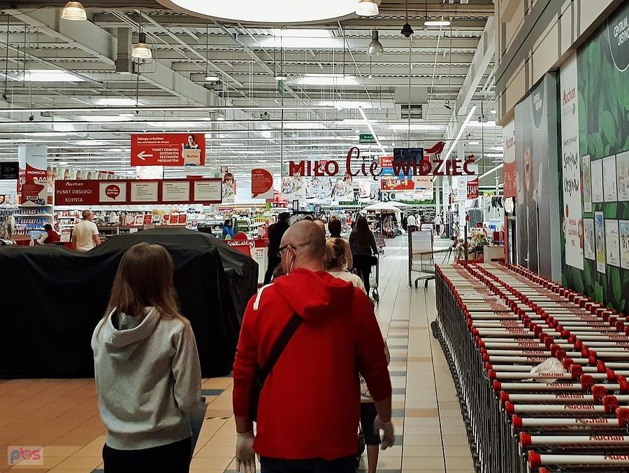 Brama powitalna w Auchan