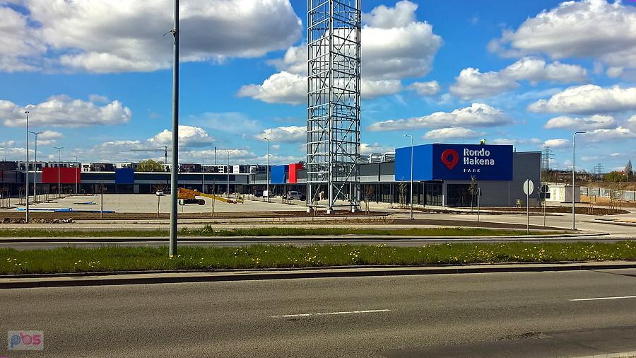 Szybko zmienia się otoczenie Ronda Hakena.