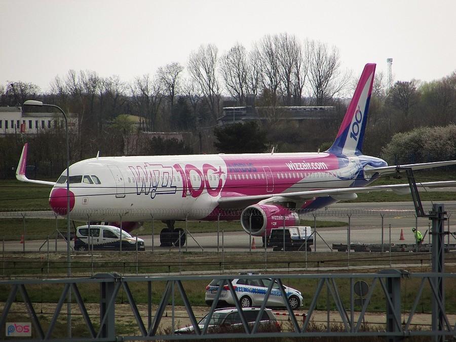 Airbus A321 Wizz Air z okolicznościowym malowaniem - setna maszyna w flocie