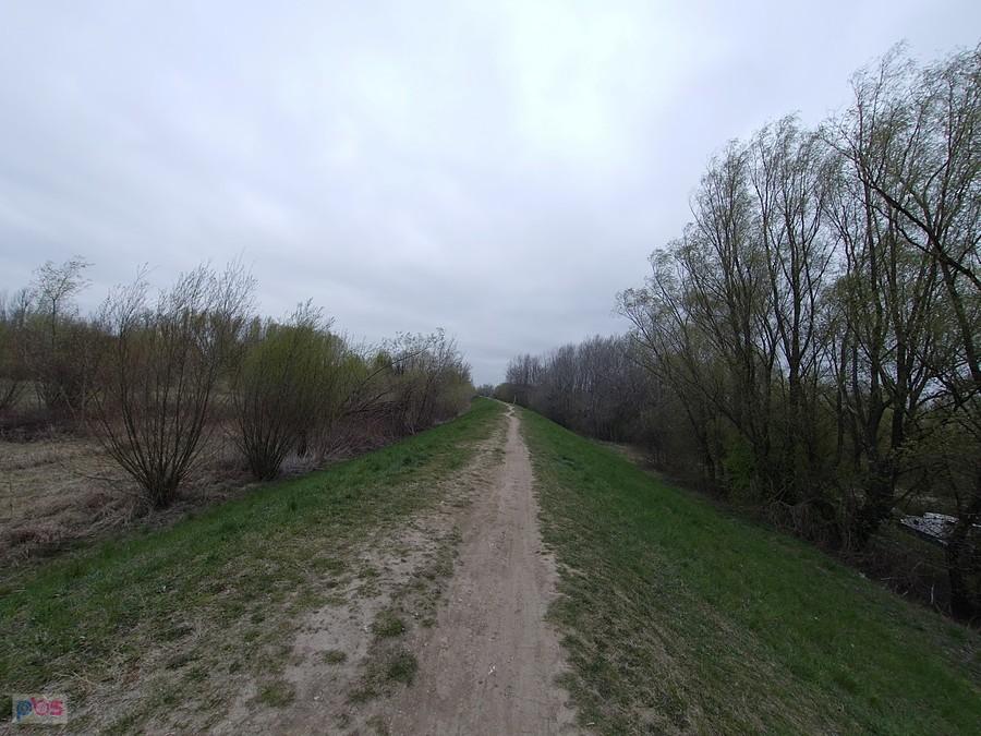 Wał przeciwpowodziowy
