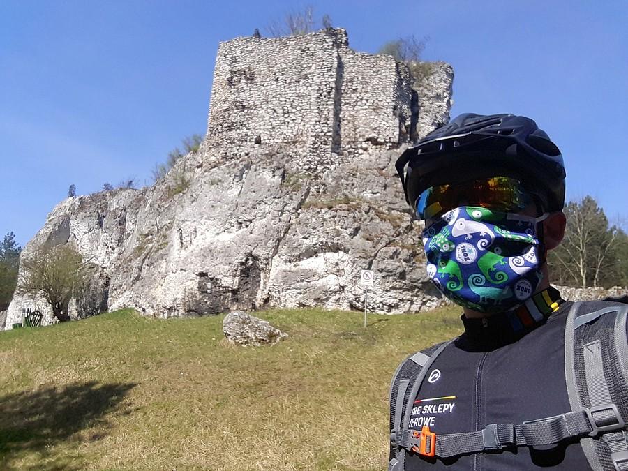 Przy strażnicy w Przewodziszowicach.
