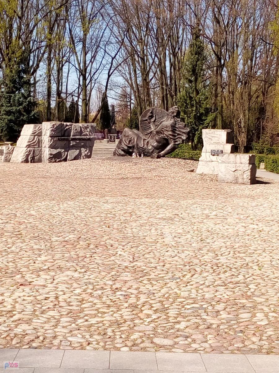 Pomnik Polegli-Niepokonani