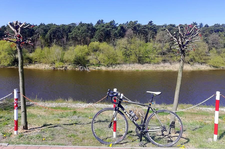 Po drugiej stronie Nadwarciański Szlak Rowerowy