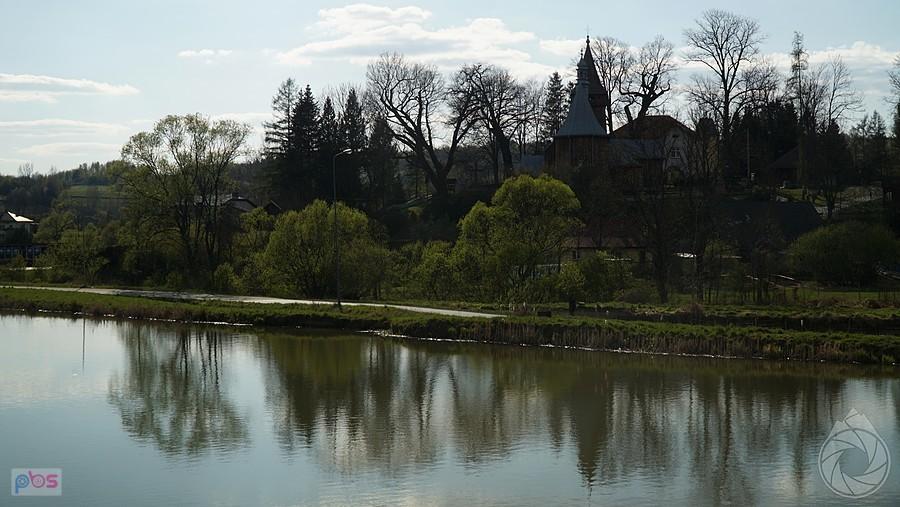 kościół nad stawami w Święcanach