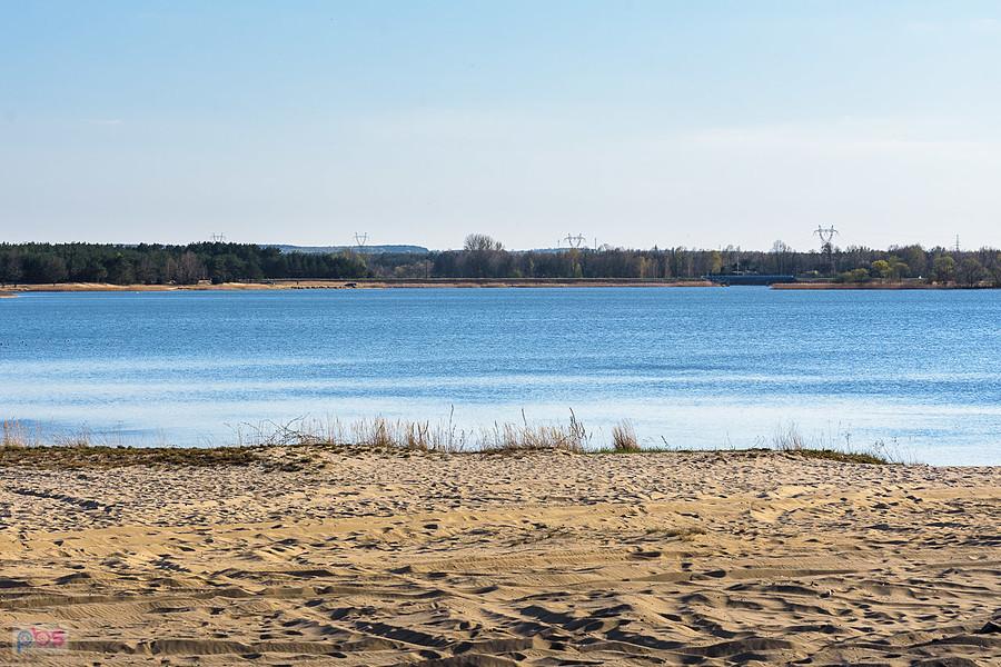 Widok z brzegu w Masłońskim - zbiornik wodny Poraj