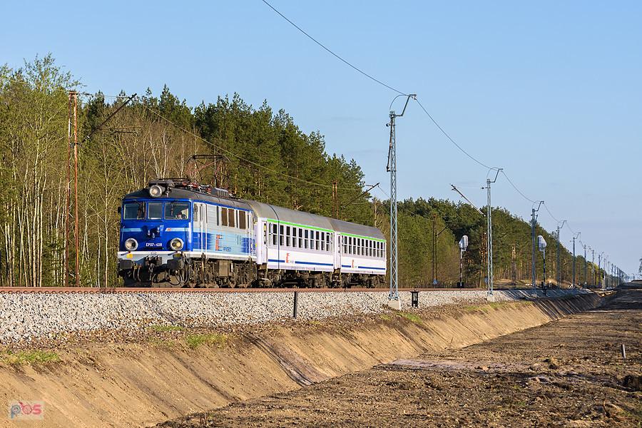 EP07-408 na czele poc. TLK 41100 "Górnik" relacji: Katowice - Łódź Kaliskamknie szlakiem: Myszków - Poraj, mijając Żarki Letnisko, linia D29-1.