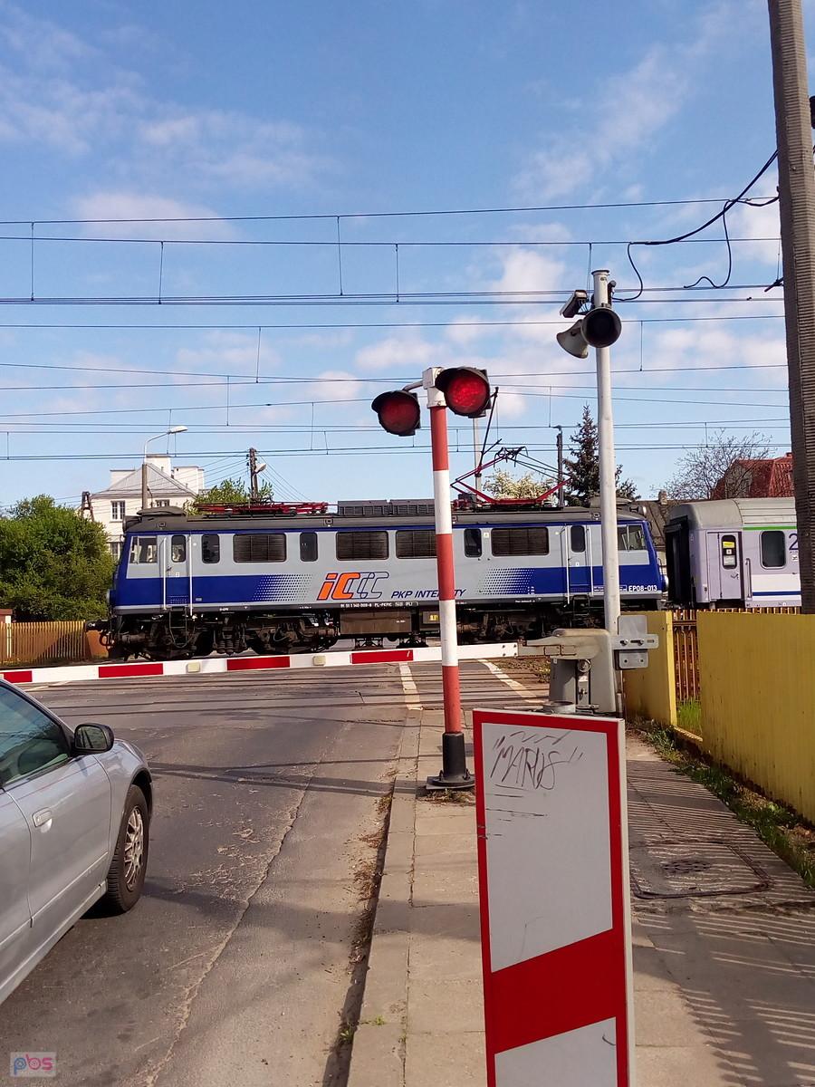 Na przejeździe w Ożarowie