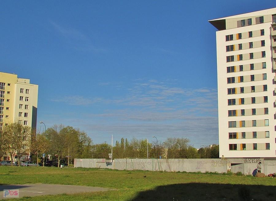 Poranek z delikatnymi obłoczkami