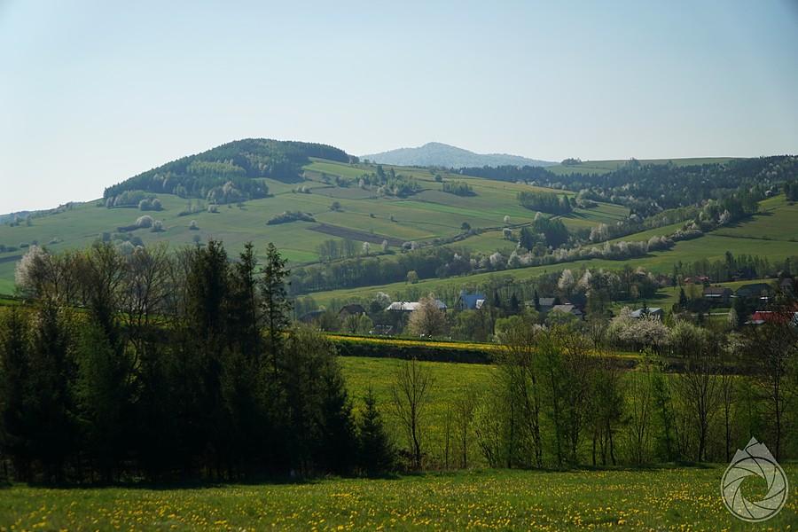 wzgórza okolicy Mrukowej (Jeleń,w tle Kamień)