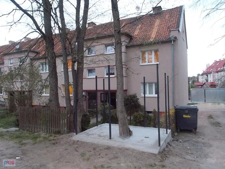 Grunwaldzka- powstaje altana śmietnikowa z bioakcentem :-)