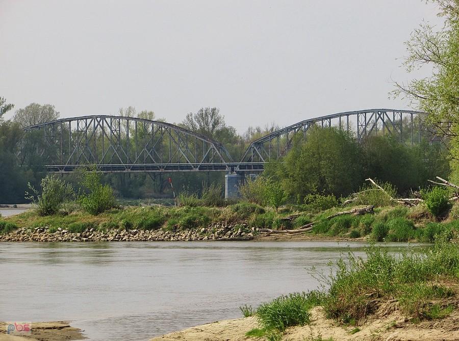 Most kolejowy nad Wisłą w Górze Kalwarii