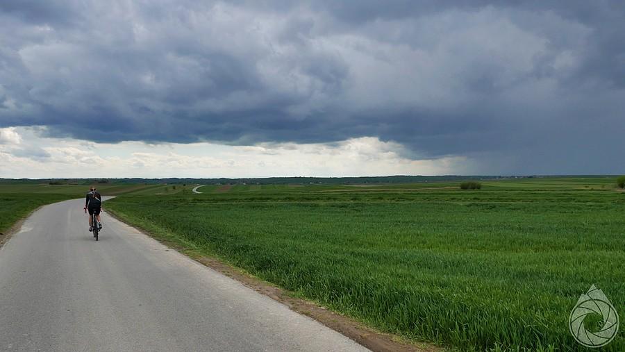 na horyzoncie chmurka z deszczem znad Olkusza