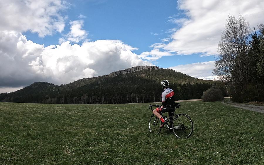 W Parku Narodowym Gór Stołowych. W tle Szczeliniec Wielki (919 m)