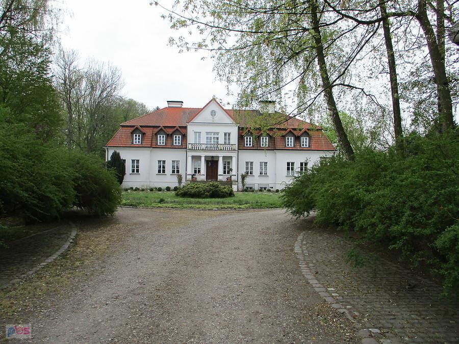 Nowe Paski - Pałac