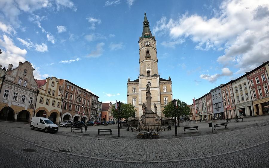 Rynek w Lądku Zdrój. Pusto tam