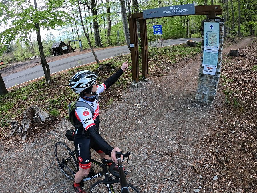 Na Przełęczy Jaworowej (705 m). Cel na następny wypad w góry już mam :)