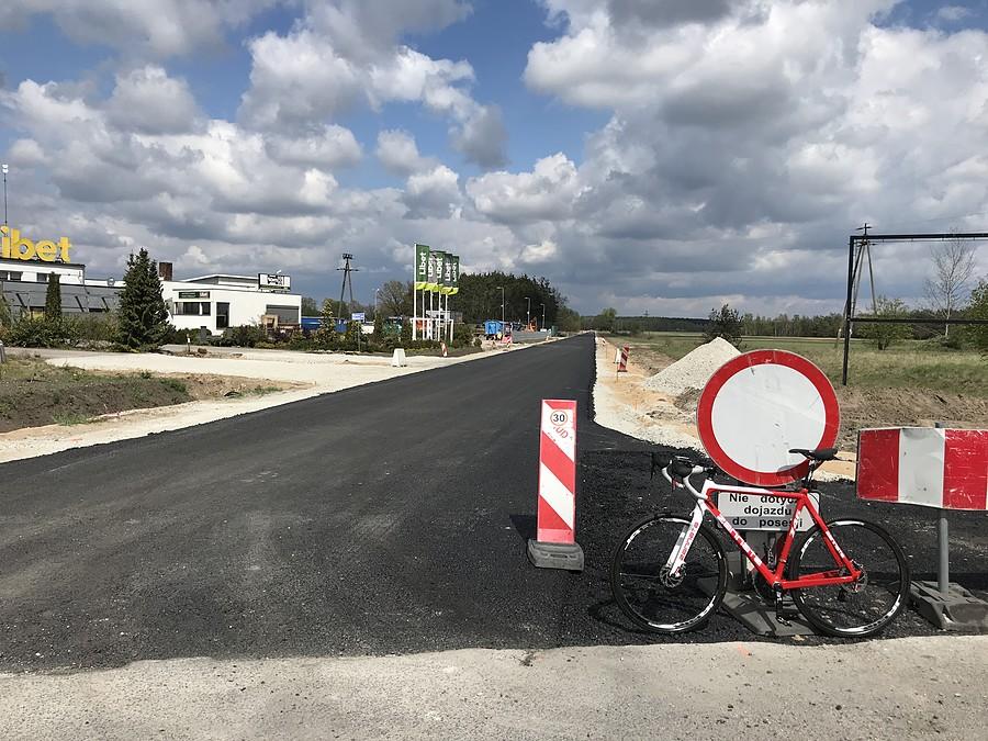 Huta Szklana i nowy asfalt na DW-123