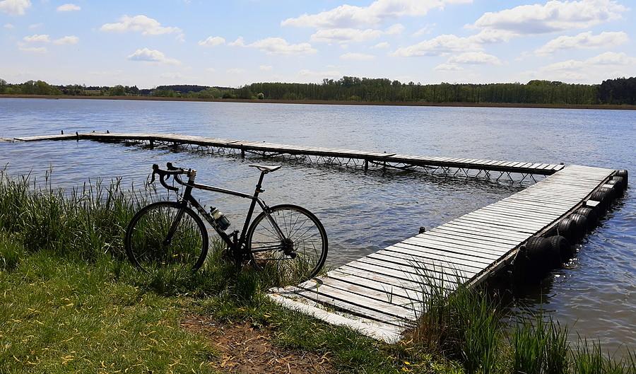 Rozsypujący się pomost - Jezioro Lusowskie