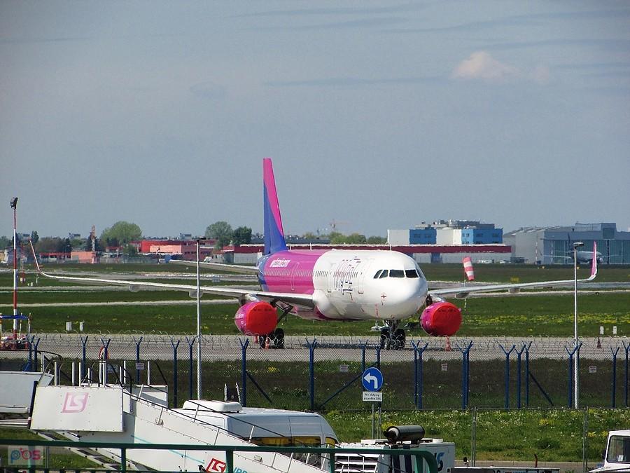Samolot Wizz Air też w kapciach