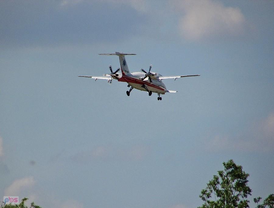 Ląduje samolot sanitarny - Piaggio P180 Avanti