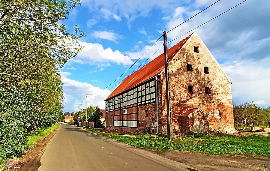 Spichlerz w Droglowicach w trakcie rewitalizacji