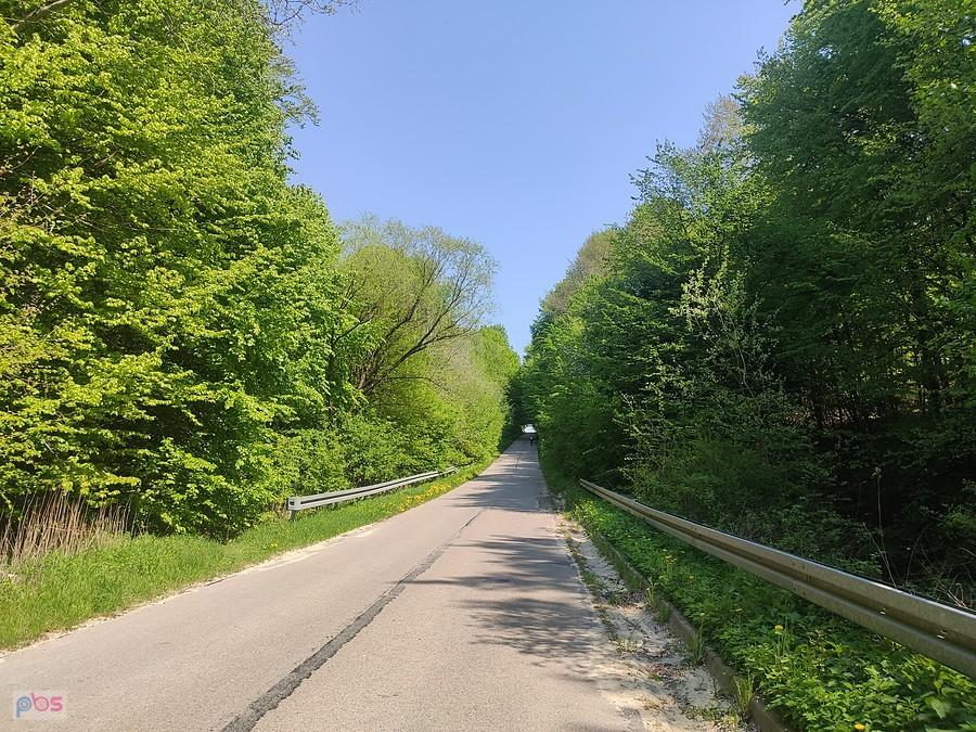 Piotrek na podjeździe. Ja dopiero się za niego zabieram ;)