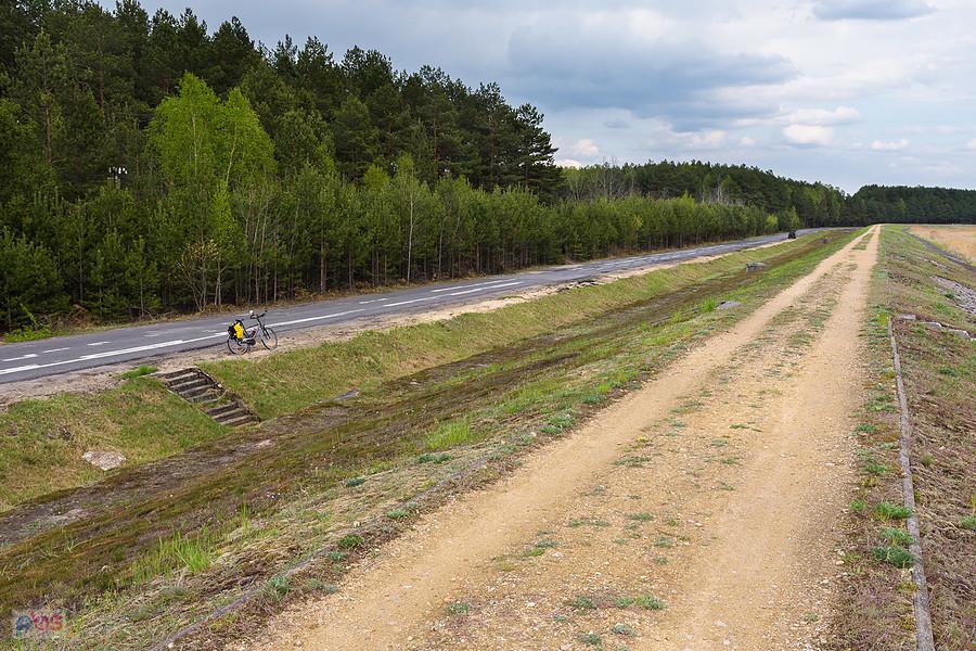 Dwie drogi obok zbiornika "Poraj" i moja trekkingowa Merida