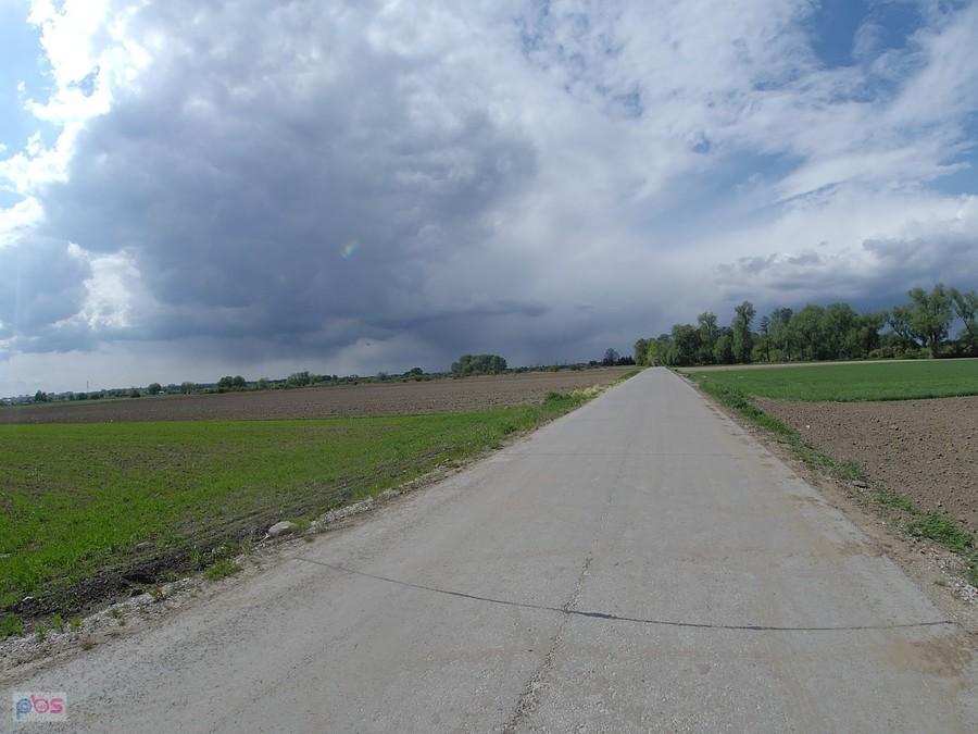Droga z wieżowcami w oddali :)