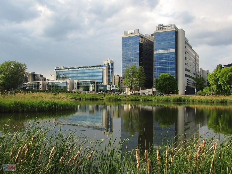 Biurowce nad Stawem Słuzewieckim
