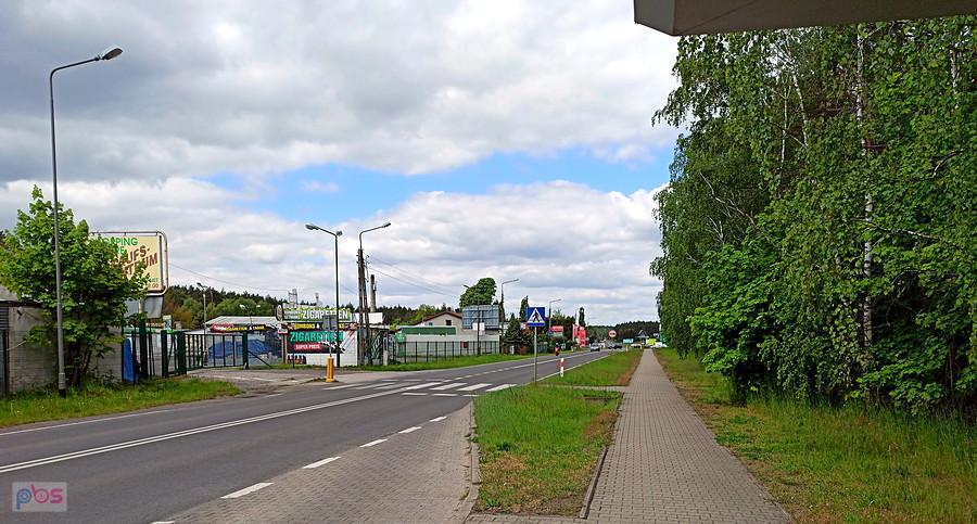 Lubieszyn pusta droga w kierunku granicy.