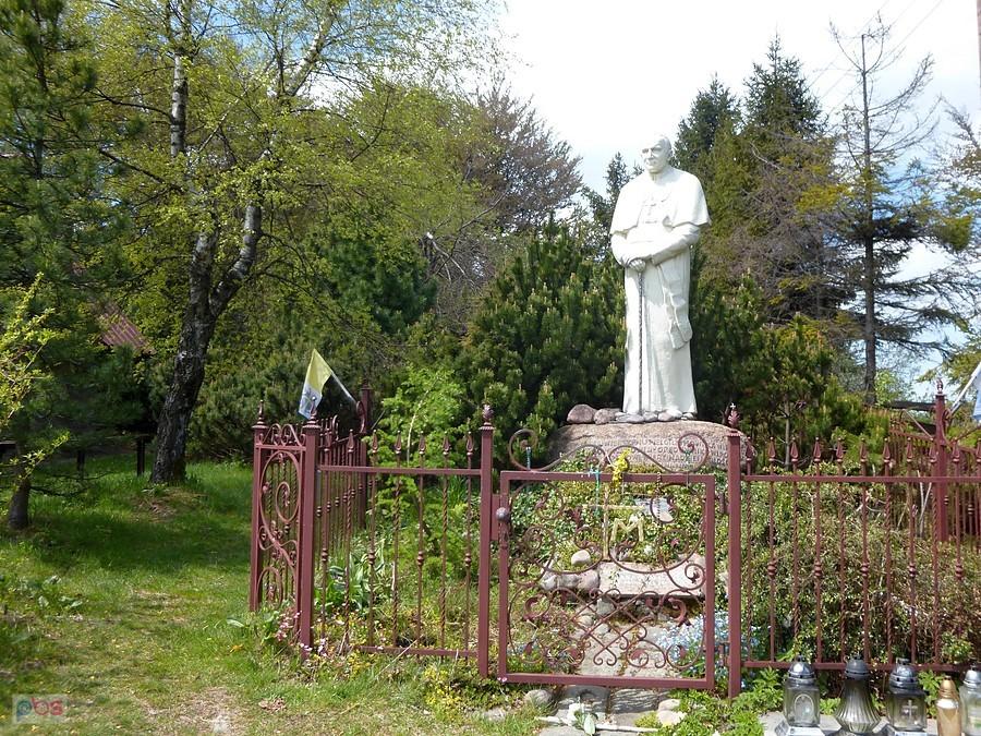 Jan Paweł II przy kaplicy na Leskowcu