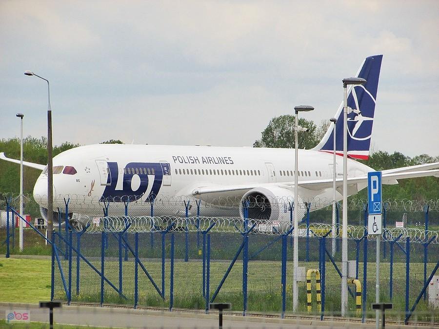 Dreamliner z odznaką spadochronową Cichociemnych