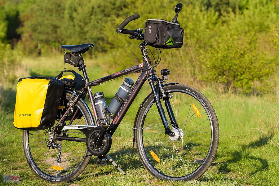 Krótki postój w Zaborzu, mając komplet sakw przy okazji transportu większej ilości rzeczy i dwa bidony (co prawda puste) trzeba było zaktualizować zdjęcie sprzętu po wymianie przedniej lampki :)