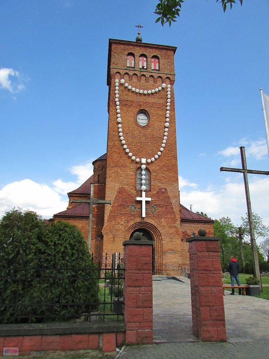Wsola - na wieży kościelnej zawieszony imponujących rozmiarów różaniec
