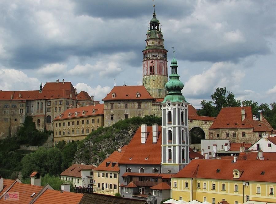 Český Krumlov - dwie wieże, kościoła św. Justa i zamkowa